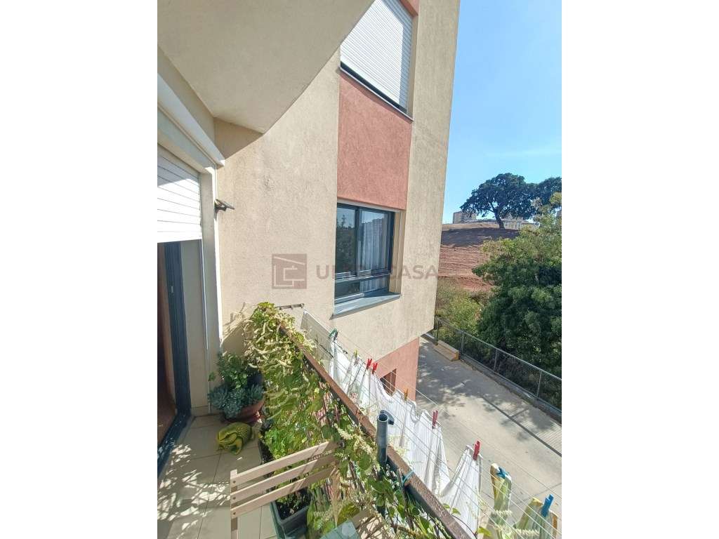 Vende-se Excelente T3 na Pontinha com 2 Lugares de Parqueamento-13