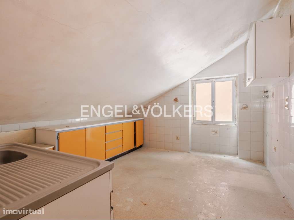 Prédio com projeto aprovado em Campolide - Grande imagem: 2/26