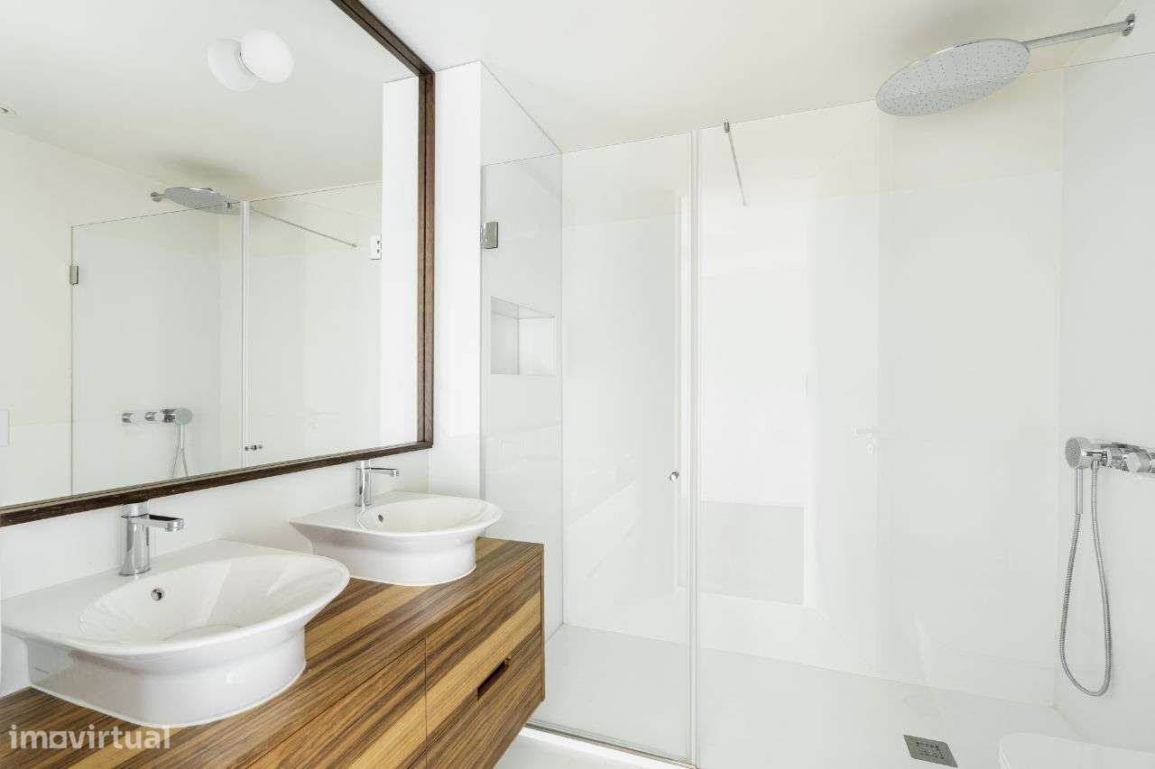 Penthouse Luxuosa com Piscina e Vistas 360º no Coração de Braga-38