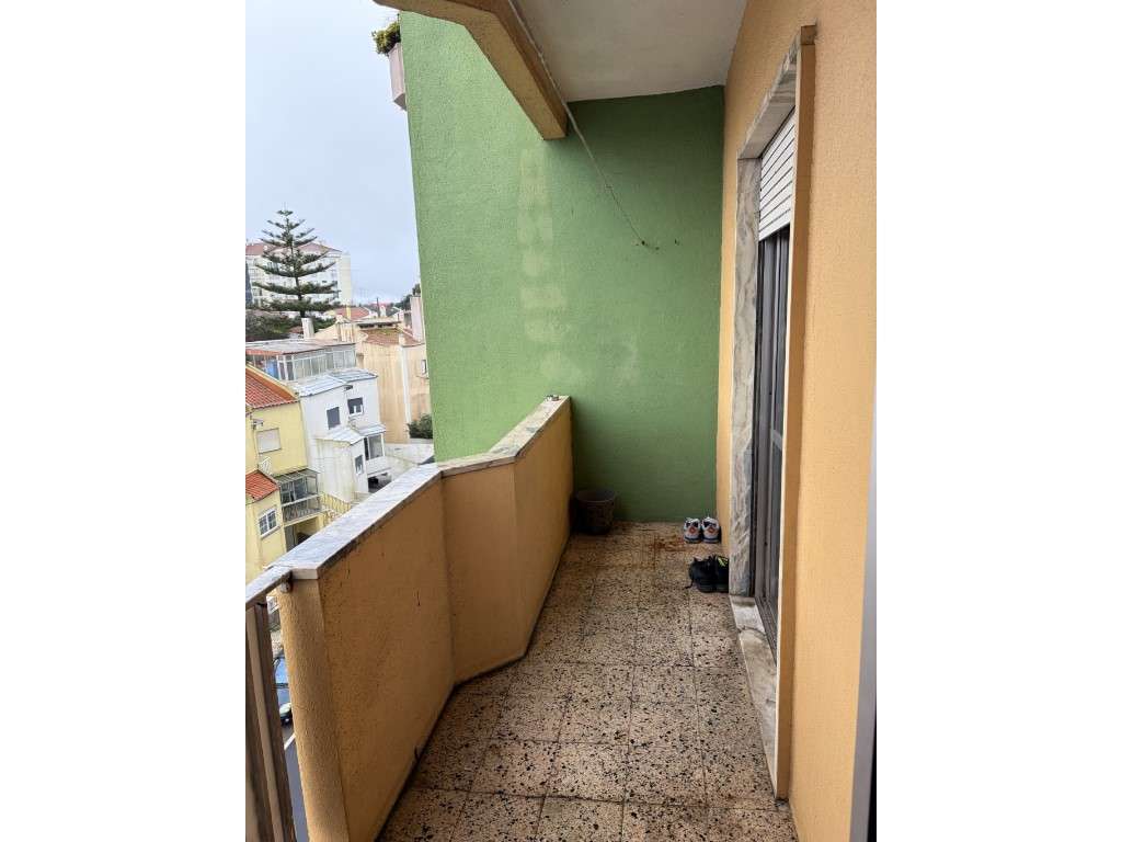 Espetacular apartamento T2 com varanda junto ao Hospital dos Lusiadas.-9