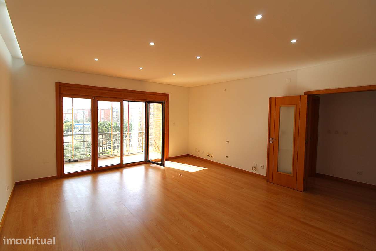 COLINAS DO CRUZEIRO -  T3 com 150 m² e 4 lugares de garagem! - Grande imagem: 3/28