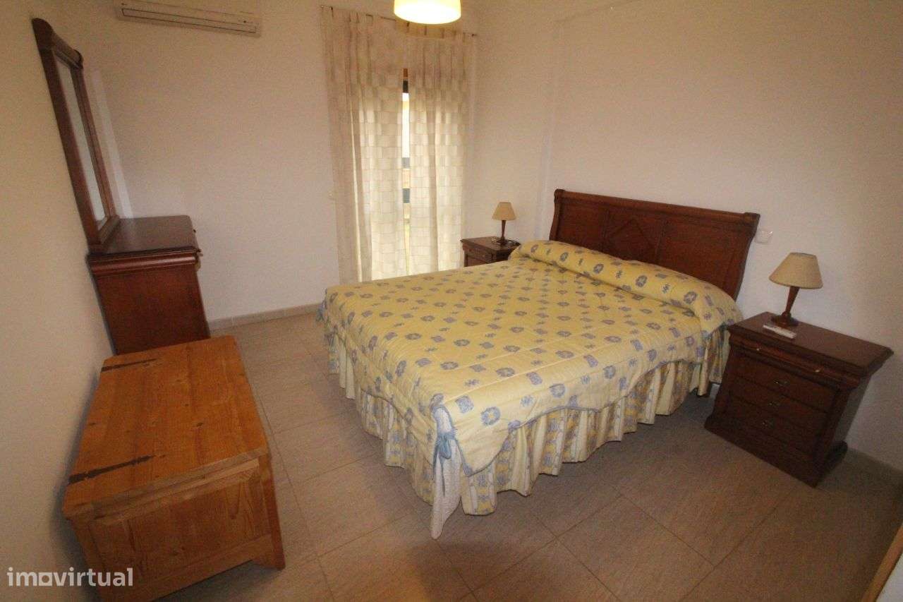 Armação de Pêra, T2 Semi-Novo com Piscina, Garagem e 2 wc´s-12