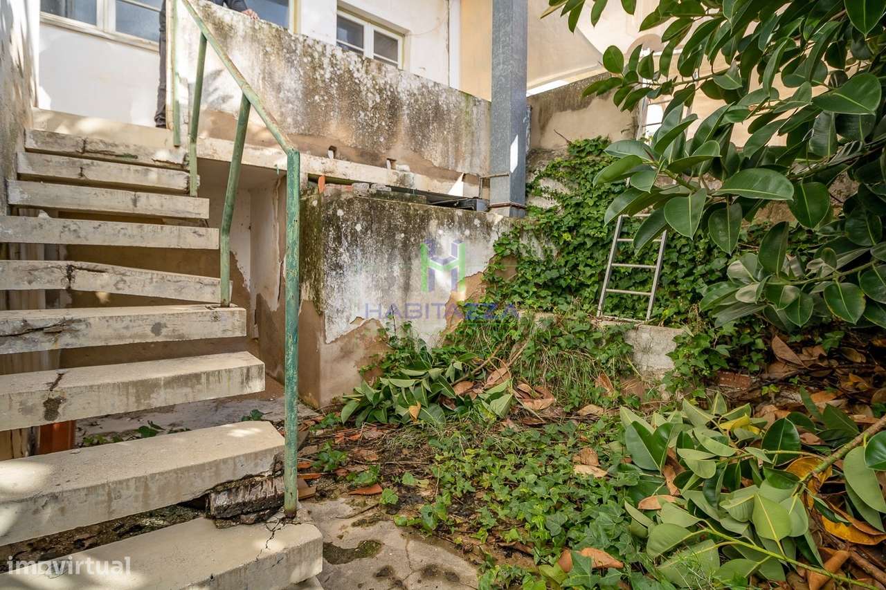 Prédio no Centro histórico de Lagos composto por 2 Apartamentos T3 e 1-27