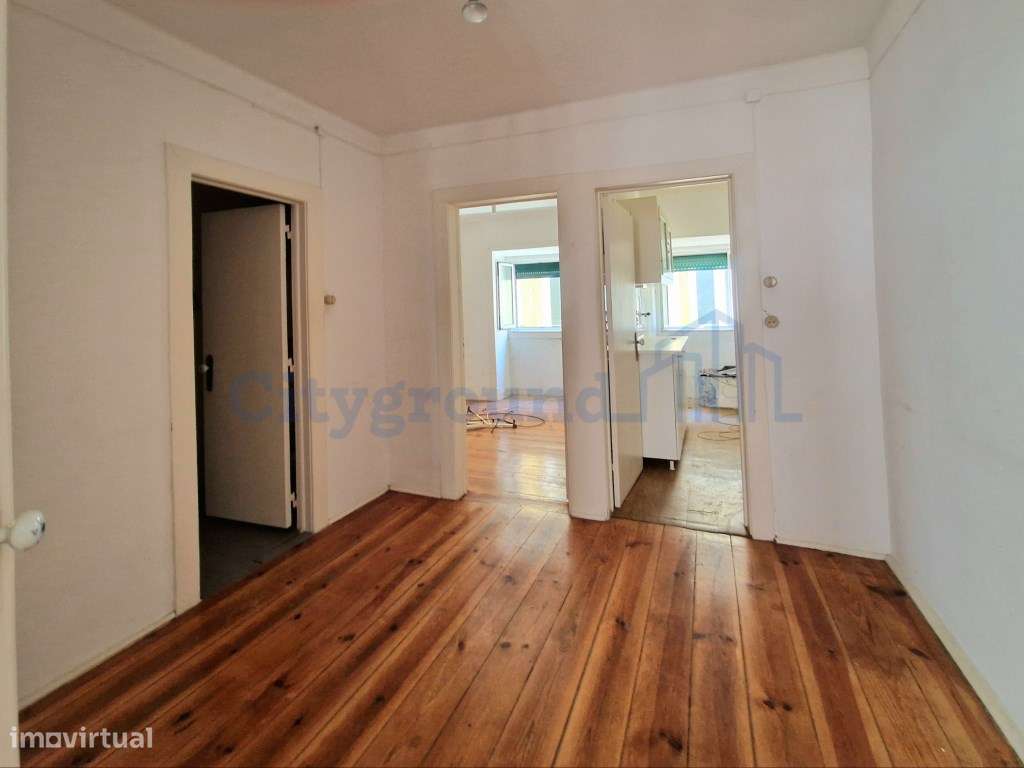 Apartamento T1 no Príncipe Real para reabilitar a seu gosto-5