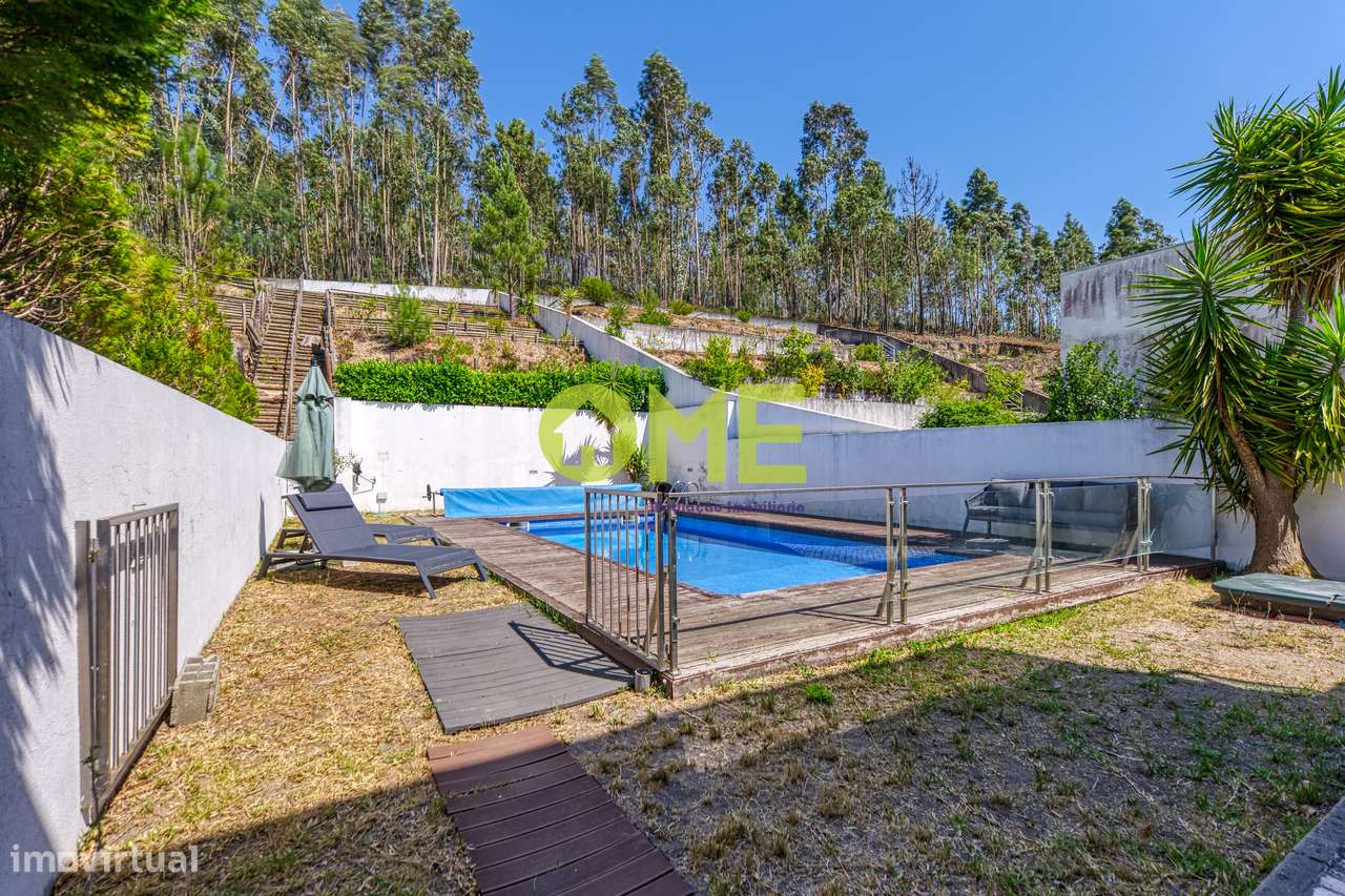 Moradia T4 com piscina e jardim em Ourém-23
