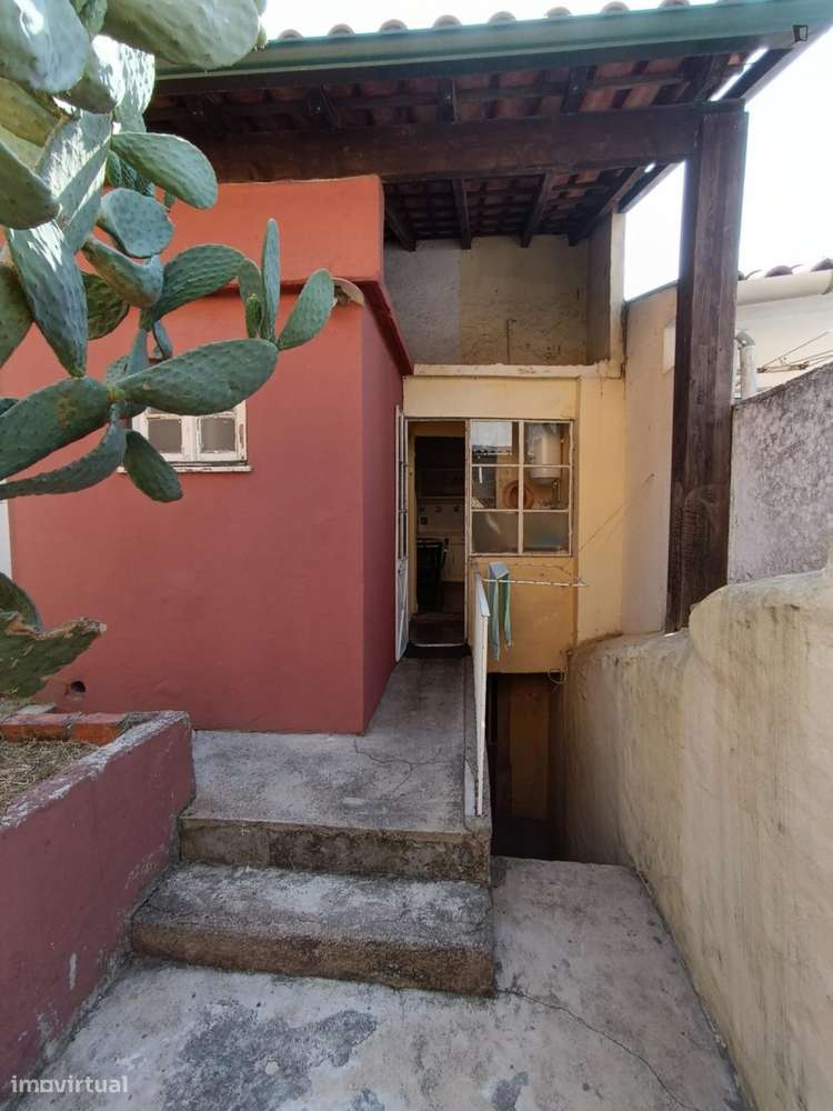 Quarto - localizado em Montarroio Coimbra - Grande imagem: 5/10