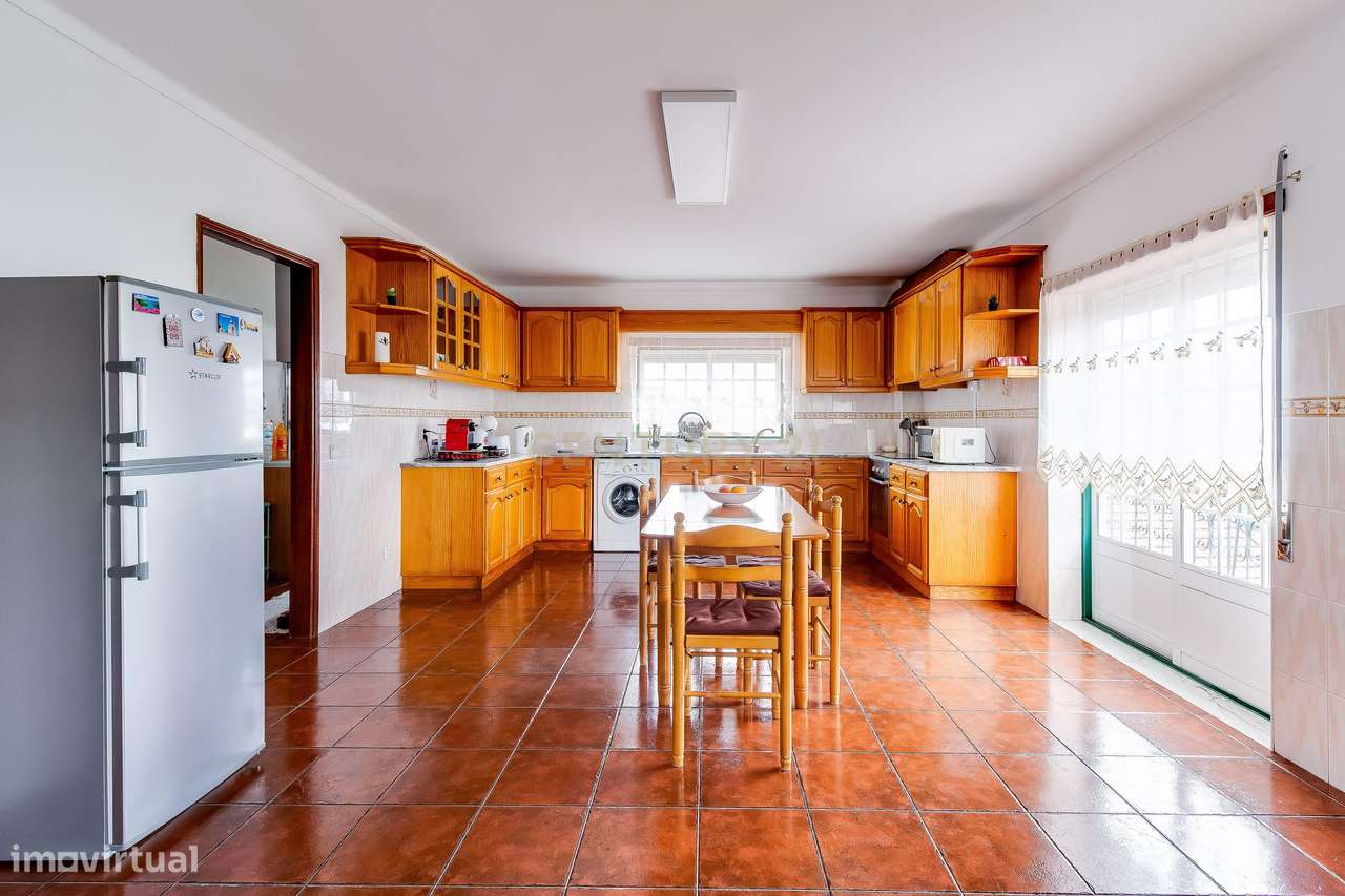 Prédio com 2 apartamentos+garagem+terreno-14