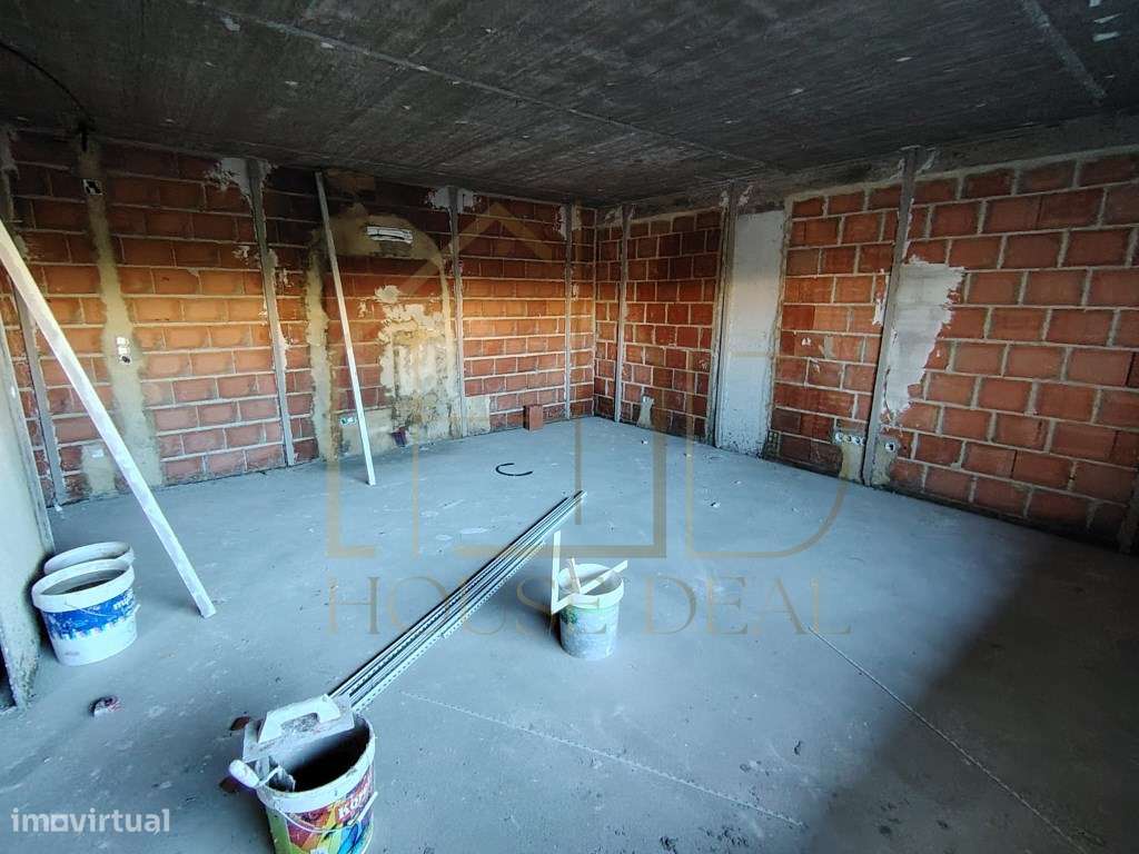 MAGNÍFICO Apartamento T3 com Parqueamento e Arrecadação. Montijo-18