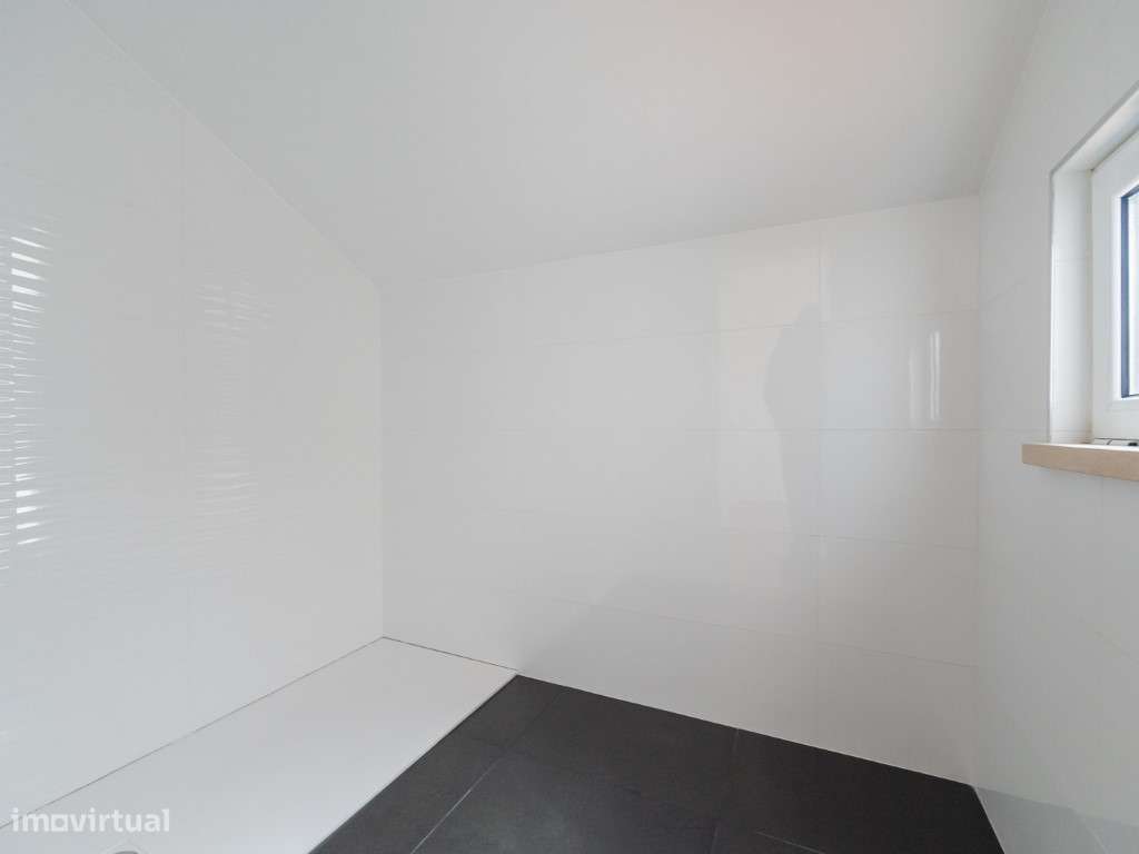 MORADIAS T2+1 e T3+1 GARAGEM E JARDIM, BELAS-55