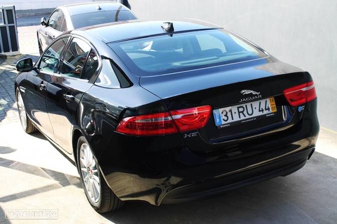 Jaguar XE 2.0 D Prestige - 8