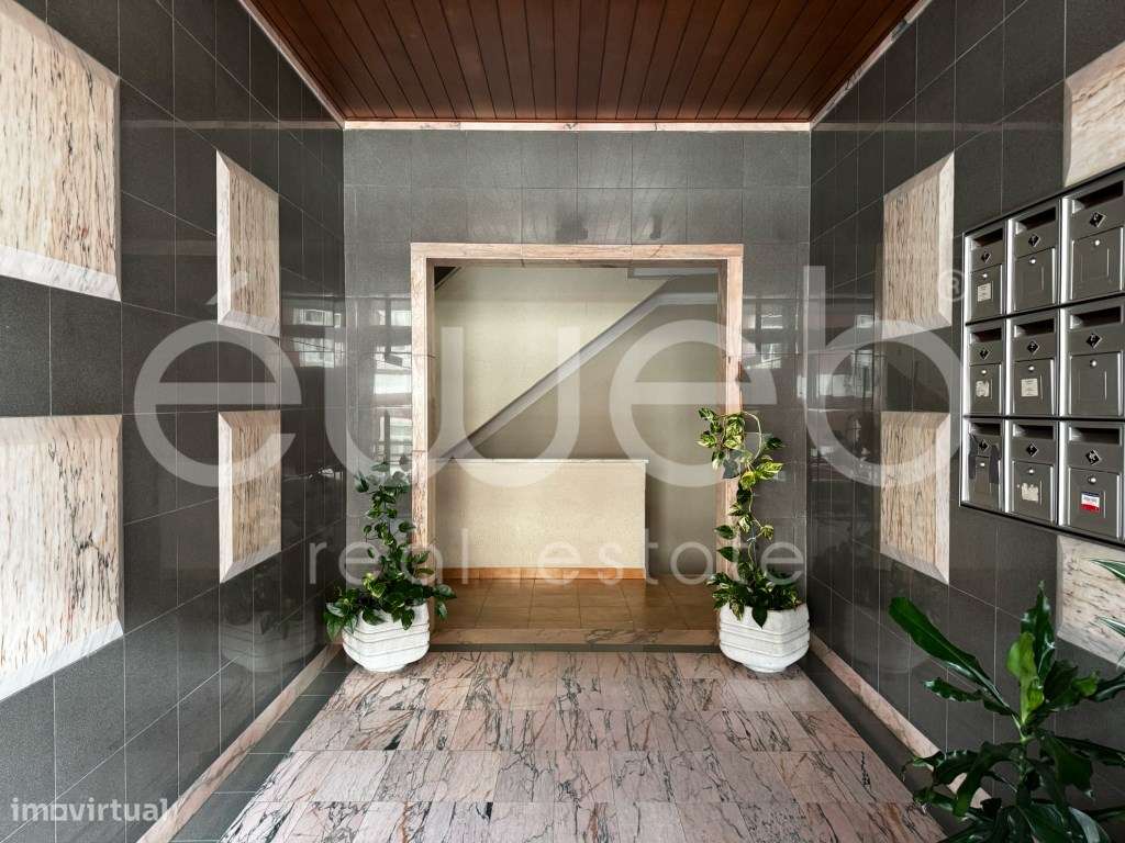 Apartamento T3 com varanda, Luísa Todi-28