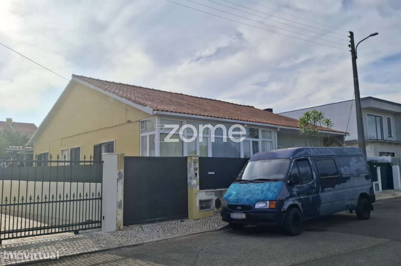 Moradia Geminada Térrea para Renovação Total em Tires-5