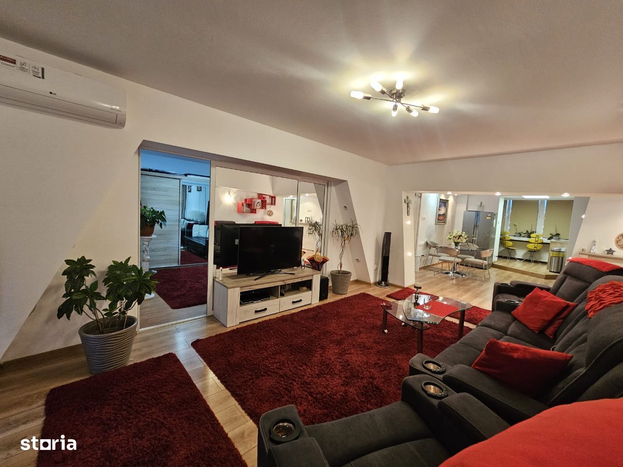 Apartament decomandat 4 camere 2 bai etaj 1 zona 22 Decembrie