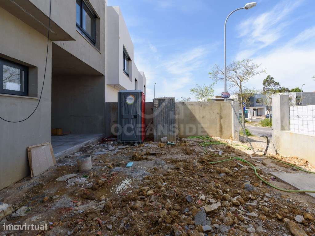 Moradia em banda T4 em Albarraque 750k com 190 m2 área bruta - Grande imagem: 4/31