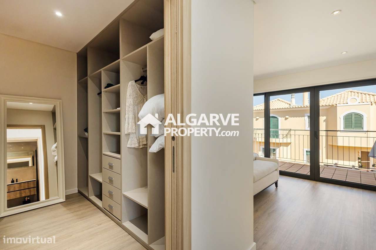 Moradia moderna V6 em condomínio com piscina. Perto de Vilamoura e pra-15