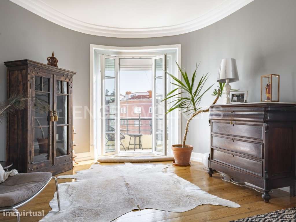 Apartamento T4 Renovado em Edifício Art Déco nos Anjos - Grande imagem: 2/35