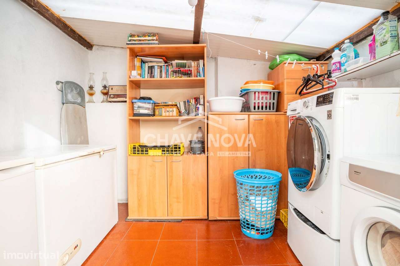 Moradia Bi-Familiar T4 + T2 com Potencial de Rendimento em Ramalde ...-15