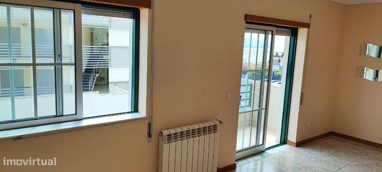 Arrenda-se T2 - Buarcos - c/ Garagem - Vistas de Mar - Grande imagem: 5/23