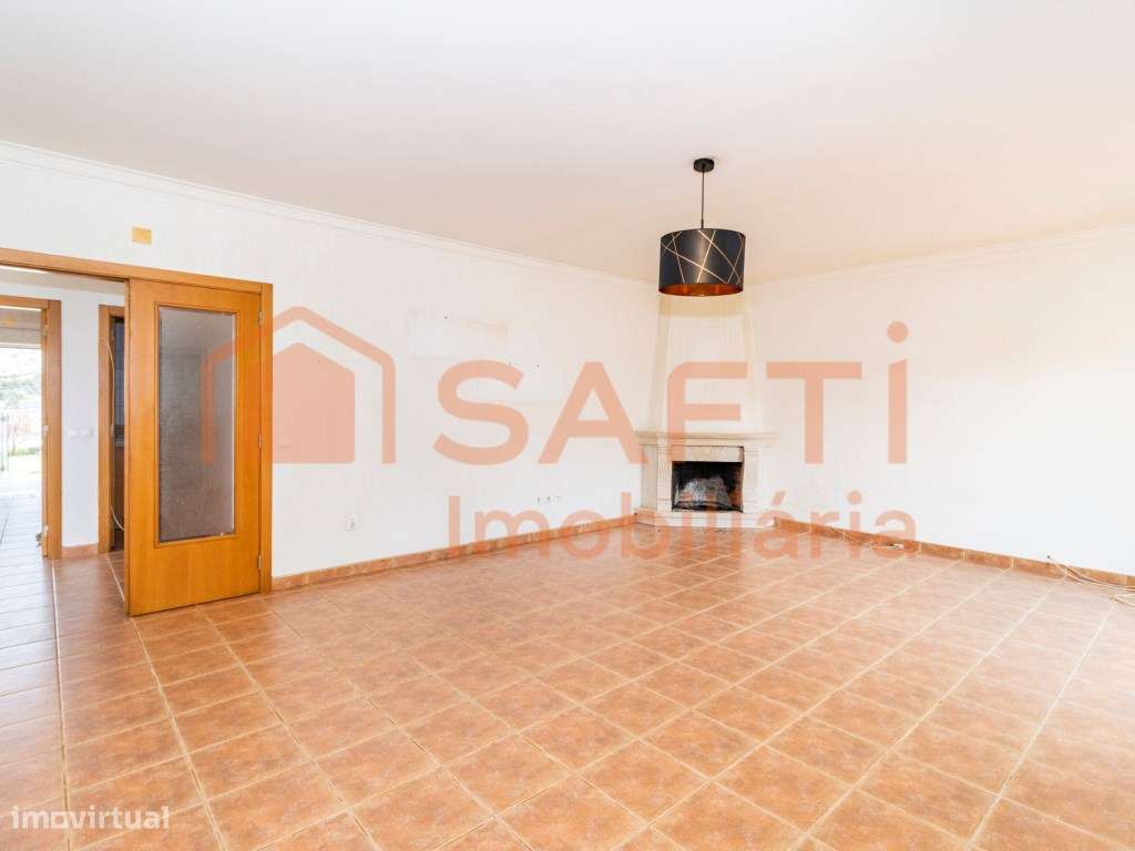 Moradia T4 com amplo terreno e excelentes áreas - Grande imagem: 3/33