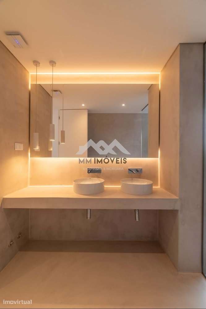 Moradia T3+1 | NOVA | Piscina | Francelos | 4 Frentes | Box | Praia-17