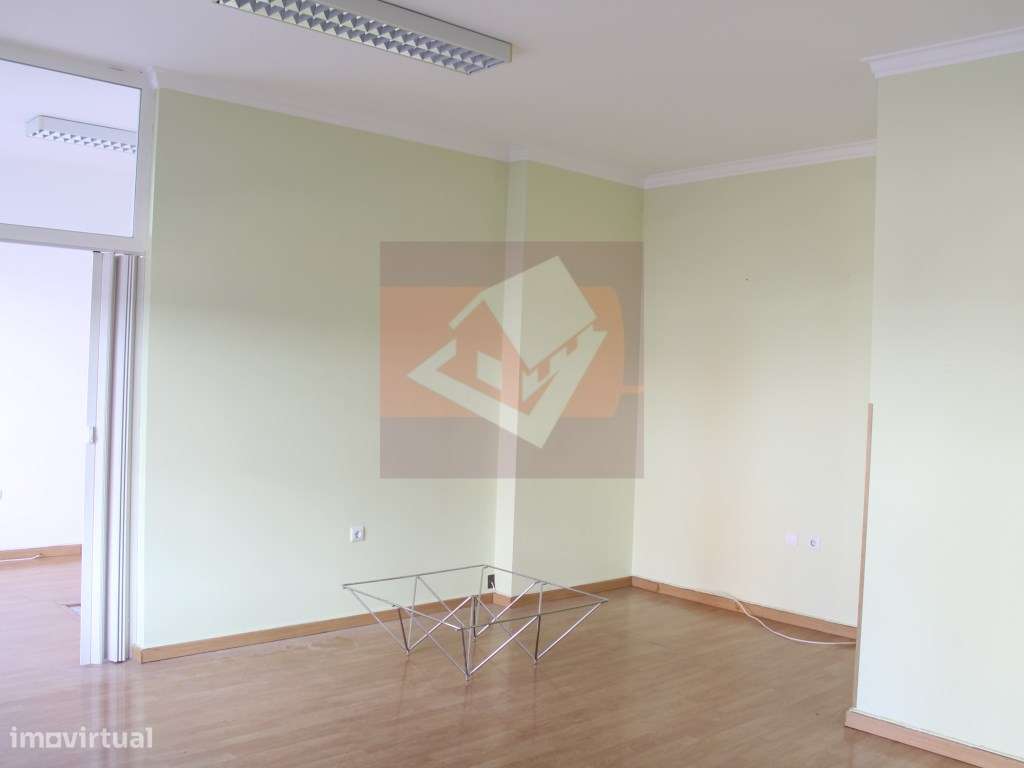 Loja para arrendamento na Serra da Helena, Casal de Cambra - Grande imagem: 3/10