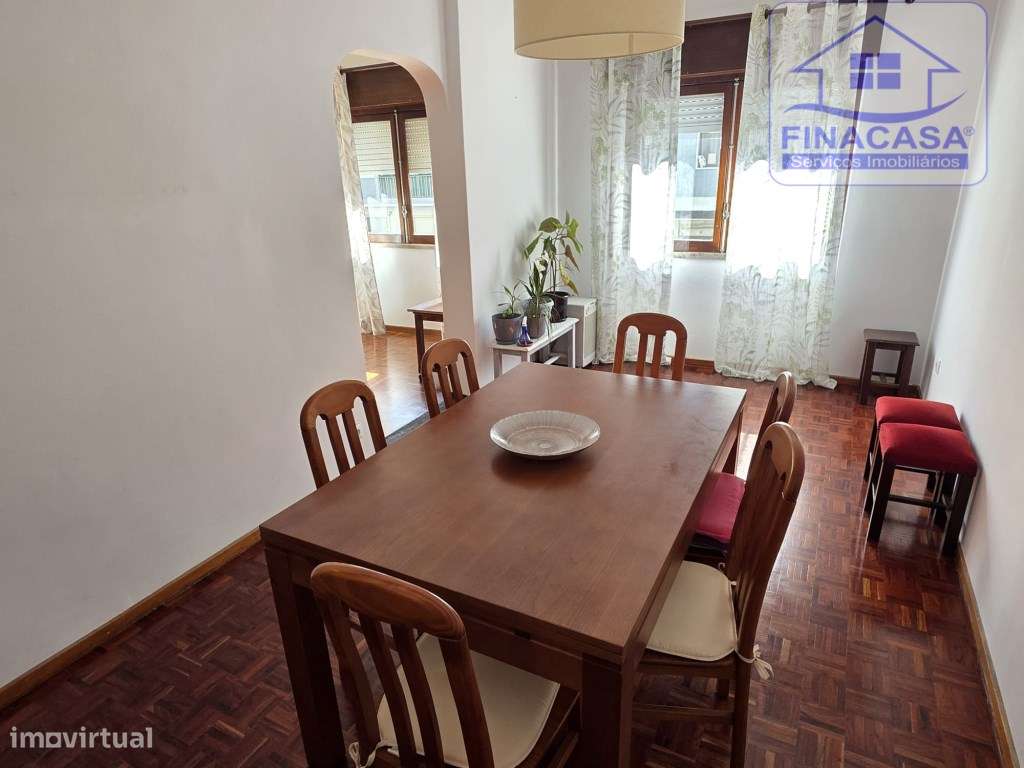 Apartamento T4 com boas áreas e excelente localização - Montalvão(S...-23