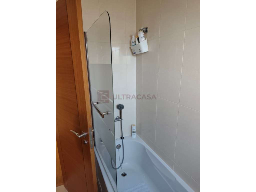 Vende-se Moradia V4 renovada com terraço, churrasqueira e horta a 5...-50