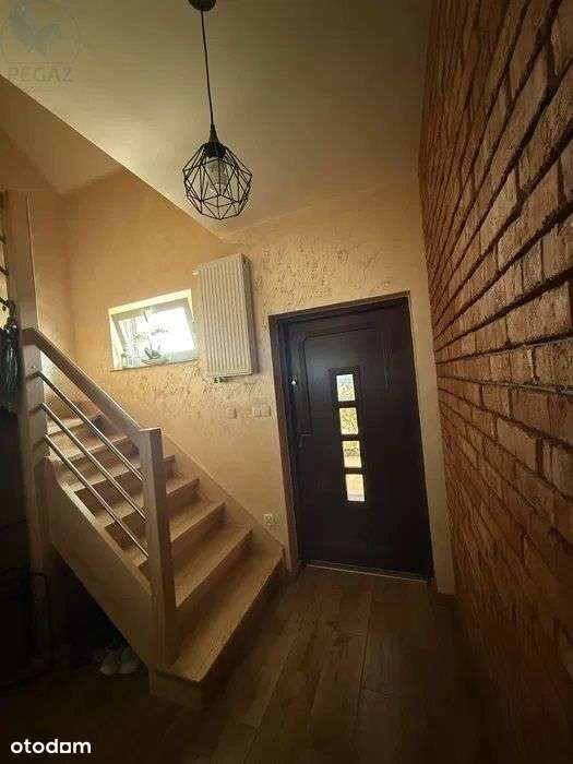 Piękny dom z dwoma niezależnymi mieszkaniami.-12