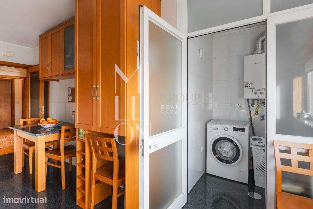 T2 com Suite, Varanda a Sul e Garagem Dupla a 10 min. do Hospital S. J-9