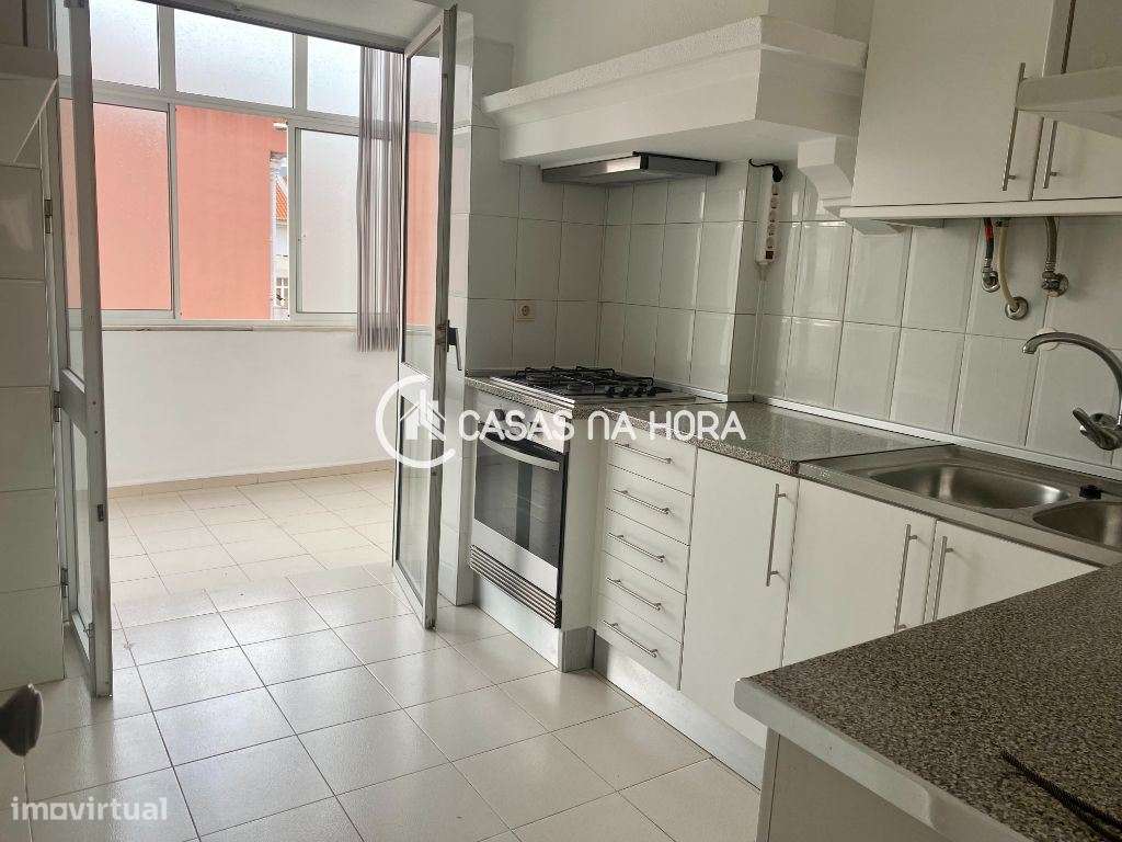 Apartamento T2 Avenida principal do Metro Almada - Grande imagem: 2/18