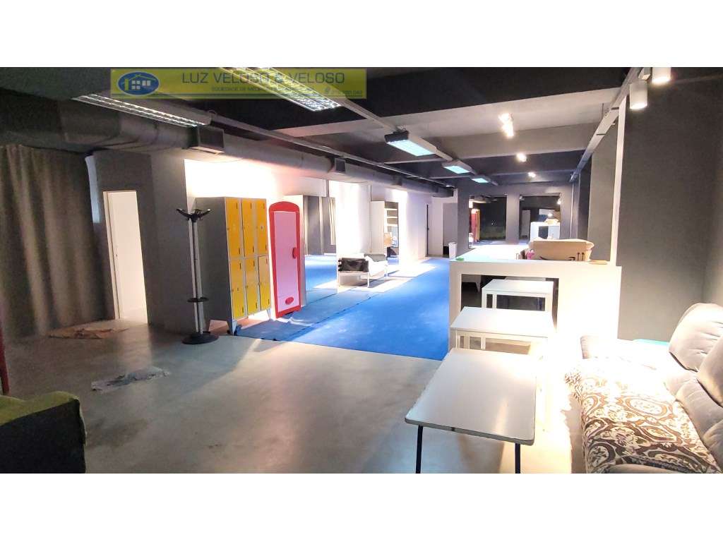 Armazém de 3 pisos, 3 entradas, 1118 m2, nas Olaias, Lisboa-25