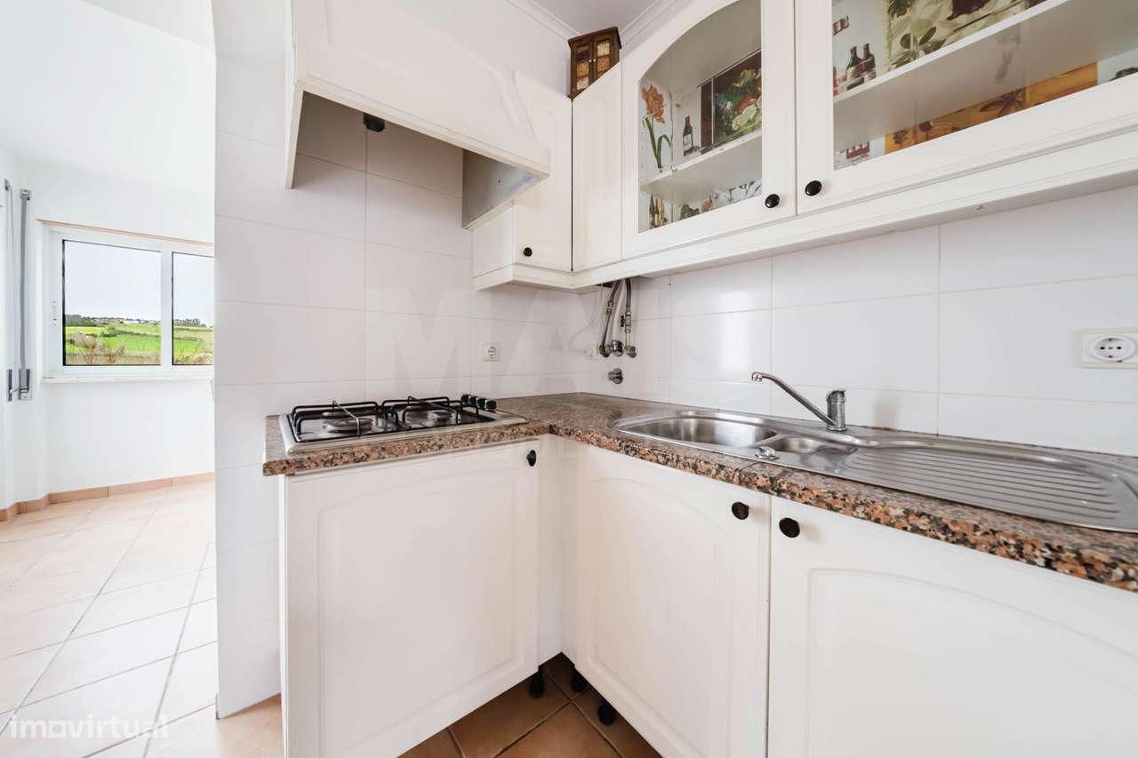 Moradia Térrea Renovada C/ Logradouro e Terreno, Vimeiro - Lourinhã-9