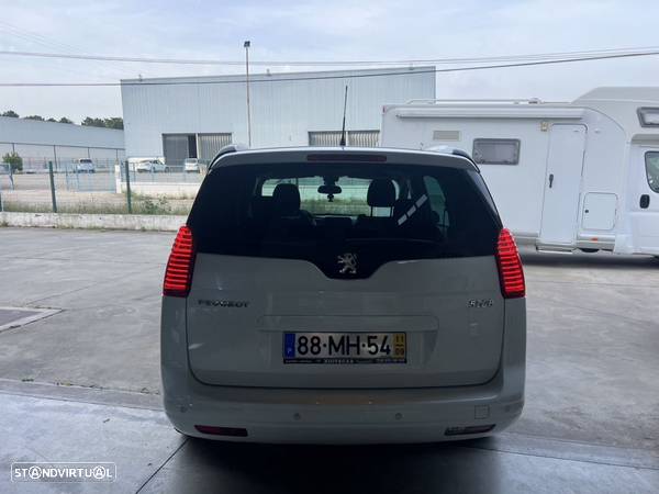 Peugeot 5008 1.6 HDi 7L Allure J17 - 25