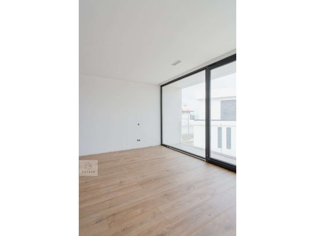 Moradia T4 com piscina no Magoito Sintra-11