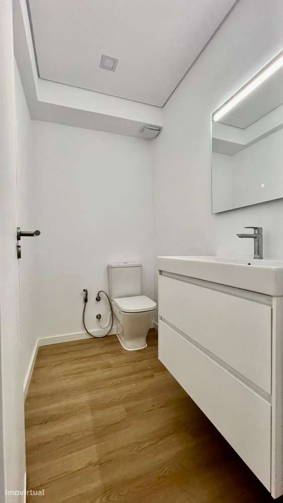 Apartamento T3+1 Duplex | 154 m² | Totalmente Remodelado | Queluz-8