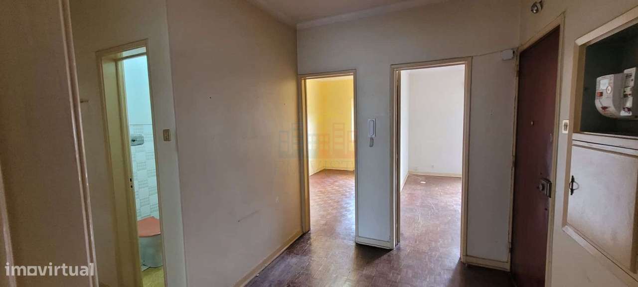 Centro Mem Martins - T4 para remodelação-26