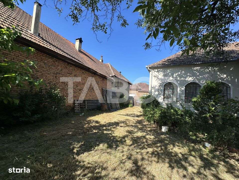 Casa cu potential de investitie in centrul satului 1540 mp teren - Imagine principală: 3/15