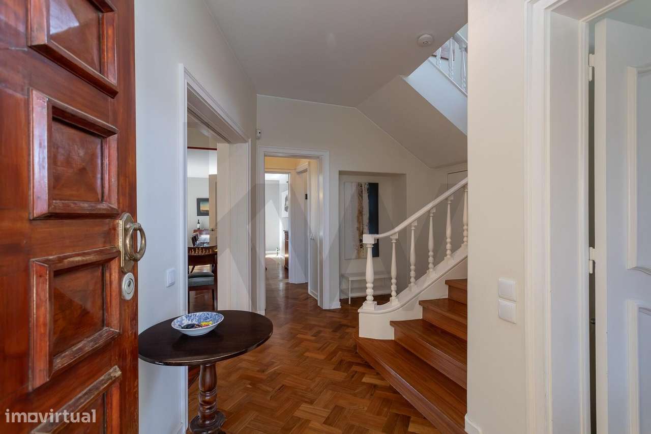 Moradia T4 para arrendar com jardim e piscina no centro de Cascais - Grande imagem: 4/60