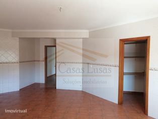 Apartamento T2 c/ Parqueamento e Terraço - Grande imagem: 4/17