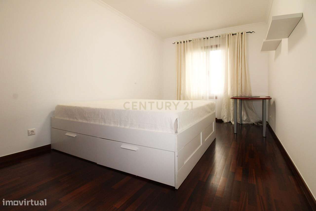 Apartamento T2 em Funchal (São Pedro) com Vista Mar-11