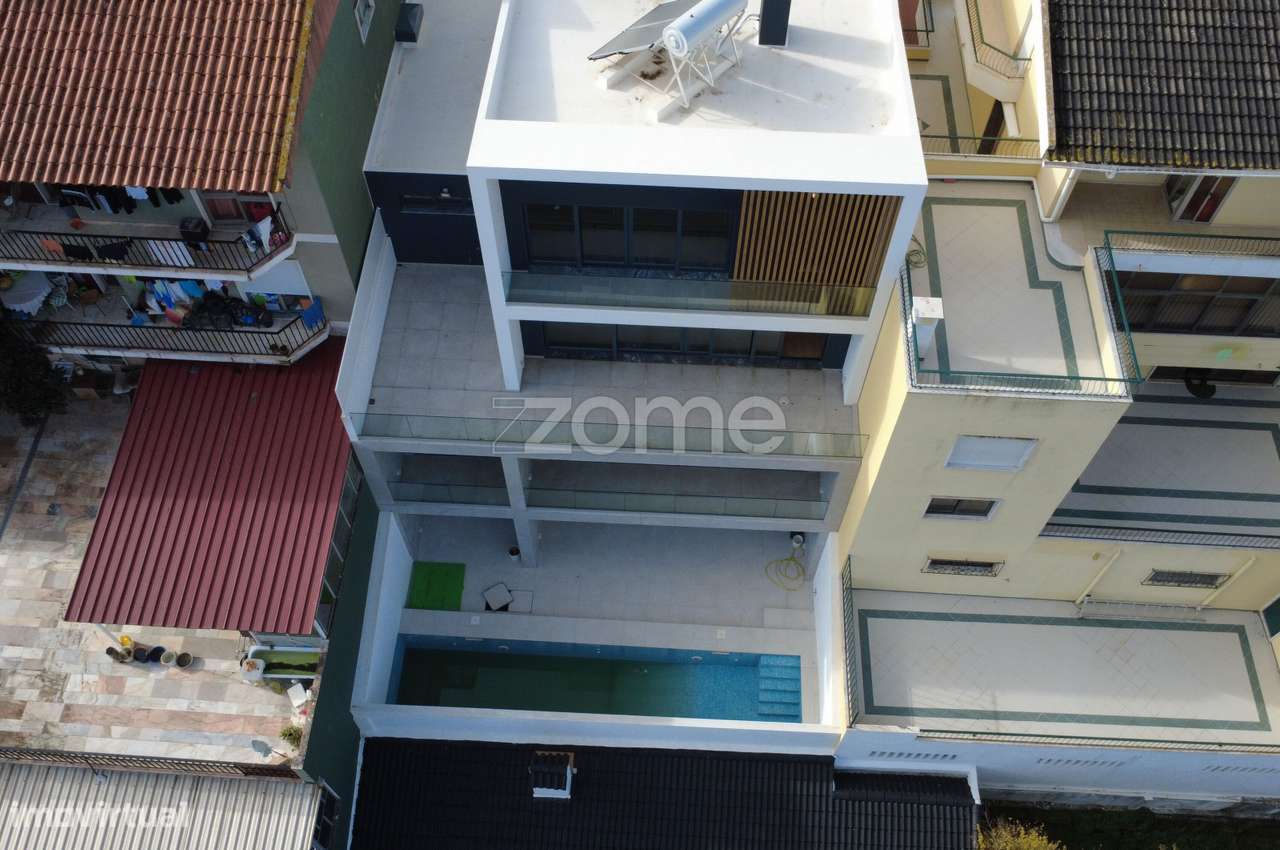 Moradia T9 de luxo com vista panorâmica em Loures-23