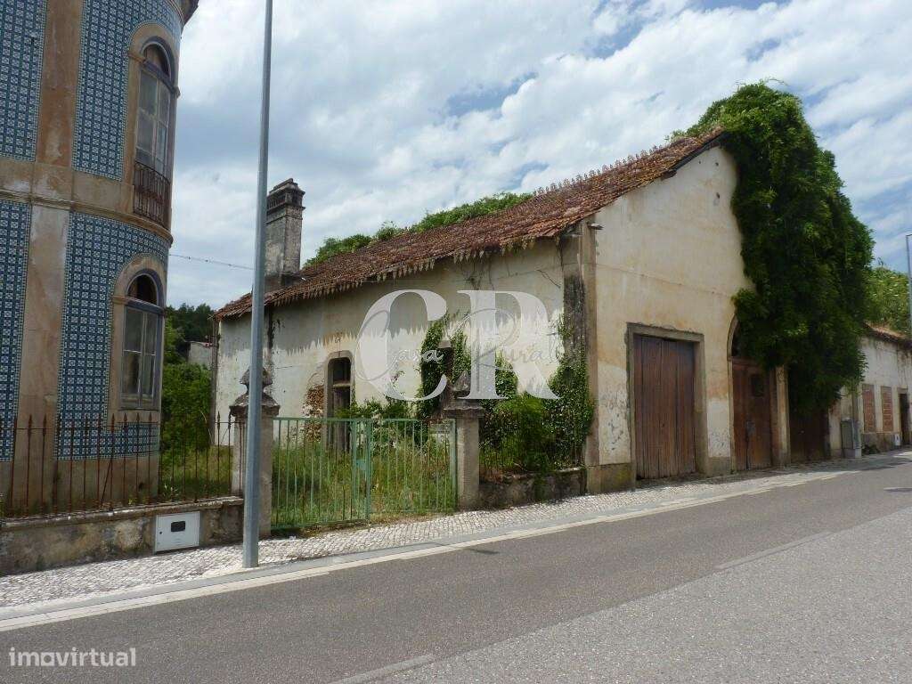 Solar histórico com 8 quartos, garagem e 15ha de terreno para recupera - Grande imagem: 5/51