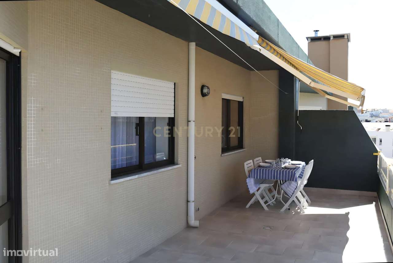 Apartamento T2 com Vista Mar | Último Piso | Tamargueira, Buarcos – Fi-7