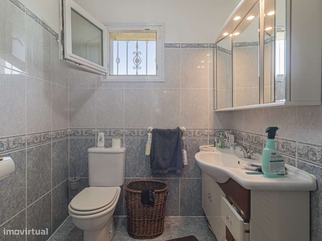Moradia T5 Isolada com Piscina e Vista Mar-12
