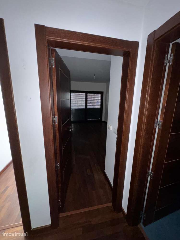 Imóvel de banco :T4 com varanda, garagem em Torres Vedras-13