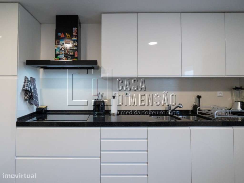 Apartamento de tipologia T2 na Serra de Carnaxide, como NOVO!!-26