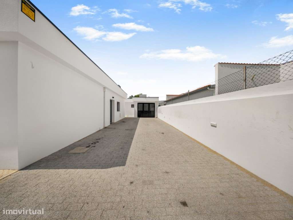 Moradia T3 Isolada com Piscina-35