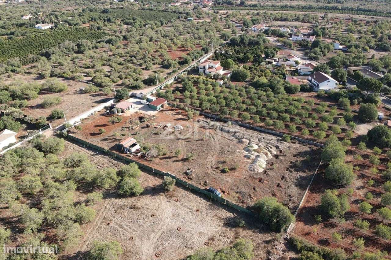 Terreno em Paderne vedado c/ 6.320m2, c/Furo e Casa de Apoio - Grande imagem: 4/41
