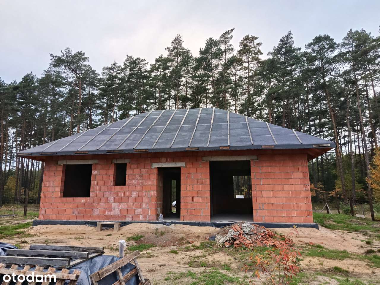 Dom  jednorodzinny w pięknej leśnej okolicy-14