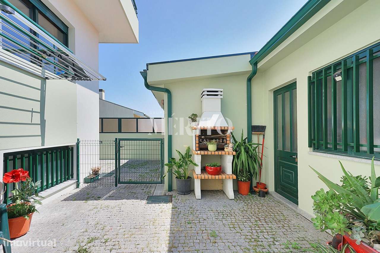 Moradia T4 Renovada com Amplas Áreas e Excelente Luminosidade - Grande imagem: 5/24